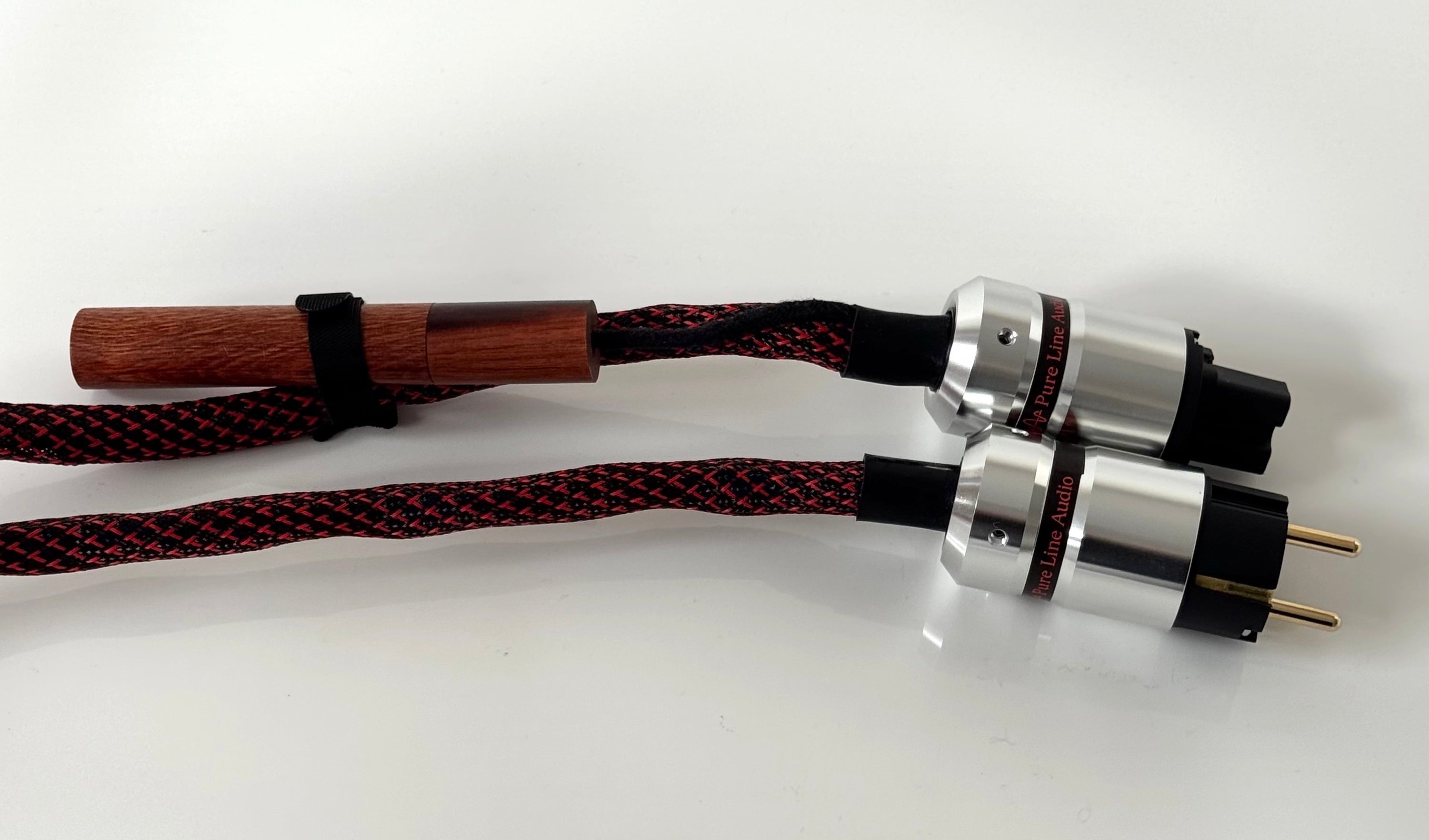 Do Power Cables Reduce Noise in Audio Systems?